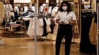 Δημοσιεύθηκε στην Εφημερίδα της Κυβέρνησης η απόφαση για την υποχρεωτική χρήση μάσκας σε κλειστούς χώρους