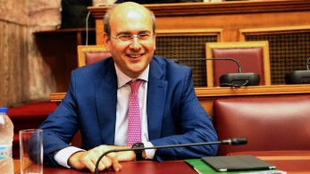 «Ναι» επί της αρχής στο ν/σ για την ηλεκτροκίνηση – Διαβεβαιώσεις Χατζηδάκη για αλλαγές