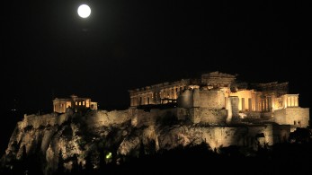 Drone show στο Ζάππειο: Εξηγήσεις ζητά ο Πιερρακάκης