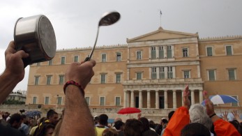 Η κοινωνία αναζητεί λύσεις, όχι παραστάσεις Η κοινωνία αναζητεί λύσεις, όχι παραστάσεις