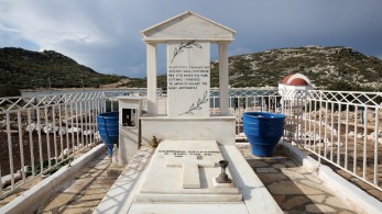 Σαν σήμερα το 1982 έφυγε από τη ζωή η ηρωική κυρά της Ρω Σαν σήμερα το 1982 έφυγε από τη ζωή η ηρωική κυρά της Ρω