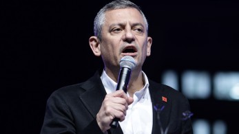 Κωνσταντινούπολη: επιτέθηκαν στον Οζγκιούρ Οζέλ έξω από επιμνημόσυνη τελετή (video)