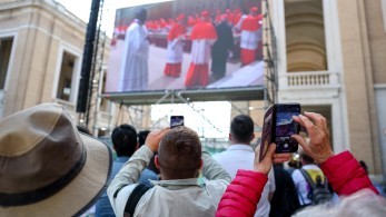 Βατικανό: νέα ψηφοφορία για την εκλογή πάπα (live)