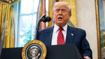 Ο Ντόναλντ Τραμπ ανακοινώνει συμφωνία για το εμπόριο με τη Βρετανία