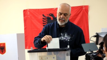 Αλβανία: άνετη επανεκλογή Ράμα στις κάλπες της ιστορικής αποχής Αλβανία: άνετη επανεκλογή Ράμα στις κάλπες της ιστορικής αποχής