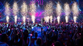 Ξεκίνησε ο μεγάλος τελικός της Eurovision - 17η εμφανίζεται η Klavdia με την «Αστερομάτα» Ξεκίνησε ο μεγάλος τελικός της Eurovision - 17η εμφανίζεται η Klavdia με την «Αστερομάτα»