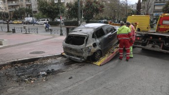 Εμπρησμός αυτοκινήτου στη Θεσσαλονίκη - Προκλήθηκαν ζημιές σε άλλα δύο ΙΧ (video)