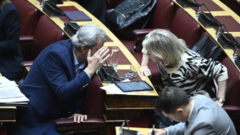 Βουλή: άρση ασυλίας για Πολάκη και Ακρίτα εισηγείται η Επιτροπή Δεοντολογίας Βουλή: άρση ασυλίας για Πολάκη και Ακρίτα εισηγείται η Επιτροπή Δεοντολογίας