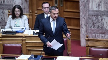 Χατζηβασιλείου στη Βουλή για τη Γάζα: Στηρίζουμε λύσεις και η αντιπολίτευση fake news