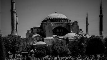 Σαν σήμερα η Πόλις εάλω και η Αγια-Σοφιά λειτούργησε για τελευταία φορά Σαν σήμερα η Πόλις εάλω και η Αγια-Σοφιά λειτούργησε για τελευταία φορά
