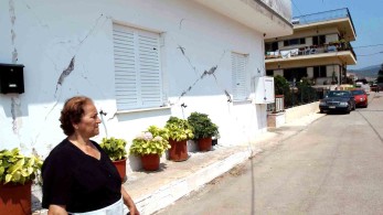 Σεισμός στην Εύβοια: ρωγμές σε 50 κτήρια - Τι φοβούνται οι σεισμολόγοι
