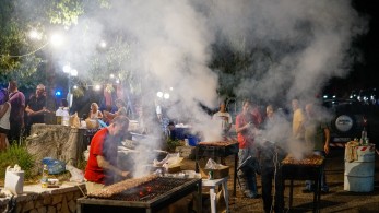 Fake news η απαγόρευση λειτουργίας ψησταριών σε πανηγύρια