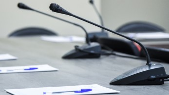 Τρία χρόνια σε μελάνι και χαρτί Τρία χρόνια σε μελάνι και χαρτί