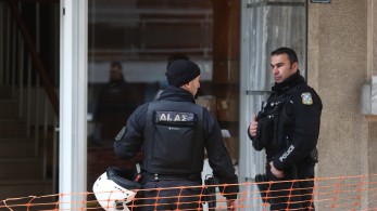 Έφοδος της ΕΛΑΣ σε κτηματολογικά γραφεία της Αττικής - 9 συλλήψεις για «γρηγορόσημο»