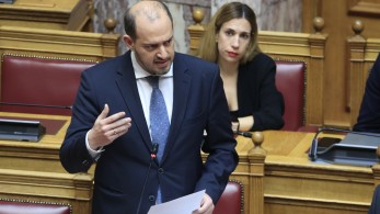 Συνάντηση Μπρατάκου με Κώτσηρα: Σταθερό φορολογικό πλαίσιο για μια ανταγωνιστική οικονομία