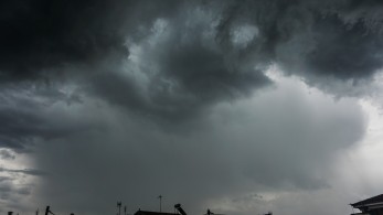 Κακοκαιρία «χτυπά» τη Βόρεια Ελλάδα: καταιγίδες, χαλάζι, θυελλώδεις άνεμοι σε Θεσσαλονίκη, Κοζάνη, Σέρρες (video)