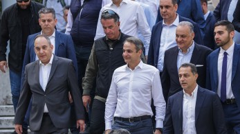 Σχέσεις εμπιστοσύνης με τους κεντρώους