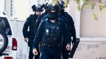 Επιχείρηση της ΕΛΑΣ στον Ασπρόπυργο - Πυροβολισμοί σε καταυλισμό Ρομά - 17 συλλήψεις