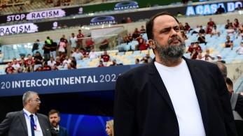 Νότιγχαμ: Εκνευρισμένος ο Βαγγέλης Μαρινάκης εισέβαλε στον αγωνιστικό χώρο