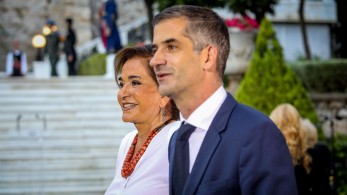 Η τρυφερή φωτογραφία της Ντόρας με τον Κώστα Μπακογιάννη με αφορμή τη γιορτή του