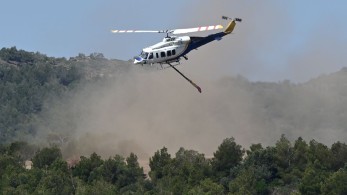 Φωτιά τώρα στο Κορωπί: στις φλόγες αγροτοδασική έκταση - Στη μάχη και εναέρια μέσα