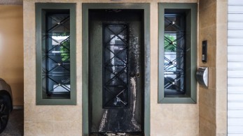 Η «Συμμορία επιθετικής αλληλεγγύης» ανέλαβε την ευθύνη για τα γκαζάκια στην πολυκατοικία του Χαρακόπουλου