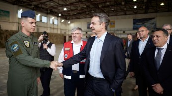 Στην Ελευσίνα ο Μητσοτάκης για το νέο υπερσύγχρονο αεροπλάνο του ΕΚΑΒ για αεροδιακομιδές (photos)