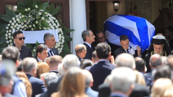 Κηδεύτηκε ο Πέτρος Μολυβιάτης - Παρόντες Τασούλας, Μητσοτάκης, Καραμανλής, Σαμαράς Κηδεύτηκε ο Πέτρος Μολυβιάτης - Παρόντες Τασούλας, Μητσοτάκης, Καραμανλής, Σαμαράς