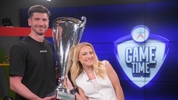 O Γιώργος Πετρέας με την κούπα του πρωταθλητή στο ΟΠΑΠ Game Time (video)