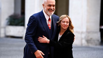 Ο Έντι Ράμα υποδέχτηκε την Μελόνι γονατιστός - Πώς τον αντιμετώπισε (video) Ο Έντι Ράμα υποδέχτηκε την Μελόνι γονατιστός - Πώς τον αντιμετώπισε (video)