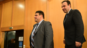 Οι πολίτες θα αξιολογούν το Δημόσιο δύο φορές τον χρόνο - Τι περιλαμβάνει το ερωτηματολόγιο