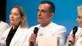 «Συναισθηματική Νοημοσύνη»: η ποίηση του Φώτη Καρύδα συνάντησε το φως της σκηνής στον Ελληνικό Κόσμο (photos) «Συναισθηματική Νοημοσύνη»: η ποίηση του Φώτη Καρύδα συνάντησε το φως της σκηνής στον Ελληνικό Κόσμο (photos)
