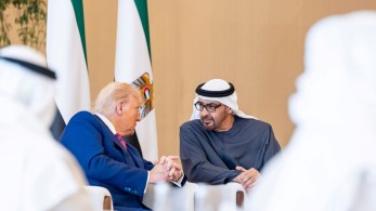 Τραμπ: έφτασε στο Άμπου Ντάμπι - Τον υποδέχθηκαν με τύμπανα και παραδοσιακούς χορούς (video)