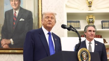 Τραμπ για φωτογραφία ως πάπας: «Ήταν αστείο - Η Μελάνια την βρήκε χαριτωμένη» (video)