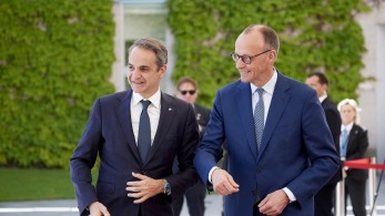 Βερολίνο: στην καγκελαρία ο Κυριάκος Μητσοτάκης - Έγινε δεκτός με στρατιωτικές τιμές (video & photos)