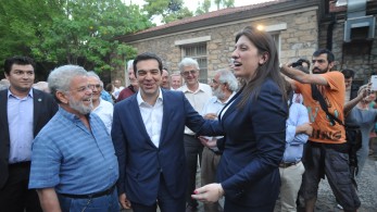 Τσίπρας-Κωνσταντοπούλου: μοιάζουν σαν δυο σταγόνες νερό Τσίπρας-Κωνσταντοπούλου: μοιάζουν σαν δυο σταγόνες νερό