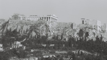 Σαν σήμερα, από την αιματοβαμμένη Λιβαδειά στην Ακρόπολη – Ένας χρόνος, δύο κόσμοι, μία σύγκρουση Σαν σήμερα, από την αιματοβαμμένη Λιβαδειά στην Ακρόπολη – Ένας χρόνος, δύο κόσμοι, μία σύγκρουση