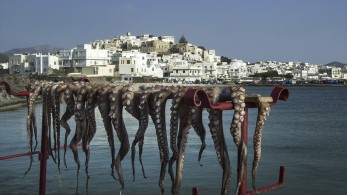 Guardian: η Νάξος στα καλύτερα μέρη της Ευρώπης με εξωτικές παραλίες