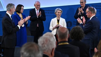 Βραβείο Καρλομάγνου στην Ούρσουλα φον ντερ Λάιεν: Στοίχημα η ισχυρή Ευρώπη Βραβείο Καρλομάγνου στην Ούρσουλα φον ντερ Λάιεν: Στοίχημα η ισχυρή Ευρώπη