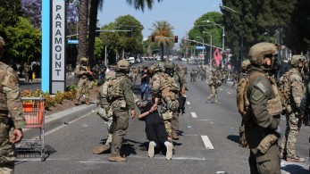 Λος Άντζελες: με εντολή Τραμπ το Πεντάγωνο θα κινητοποιήσει πεζοναύτες «εάν η βία συνεχιστεί» (video)
