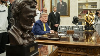 Bloomberg: οι ΗΠΑ ετοιμάζονται να πλήξουν το Ιράν εντός ημερών