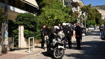 Θεσσαλονίκη: νοίκιασε Airbnb και έκρυψε πιστόλια και φυσίγγια στο διπλανό μπαλκόνι - Δύο συλλήψεις