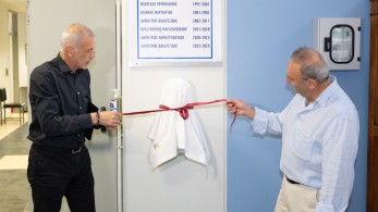 Αποκαλυπτήρια της σύγχρονης προτομής του Αδαμάντιου Κοραή από τον Γιάννη Μώραλη