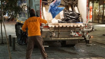 Κυψέλη: επιτέθηκαν με γροθιές και κλοτσιές σε υπάλληλο καθαριότητας του δήμου