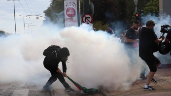 Μολότοφ στο όνομα της ειρήνης Μολότοφ στο όνομα της ειρήνης