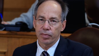 Μαυρωτάς: Νέες νομοθετικές ρυθμίσεις για τη ρητορική μίσους στα γήπεδα