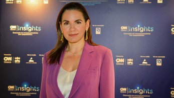 Όλγα Κεφαλογιάννη: Στηρίζει την τουριστική στρατηγική από τη Σαντορίνη