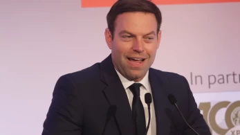 Ο Κασσελάκης θέλει να δώσει συμβουλές για το TikTok στον Φάμελλο Ο Κασσελάκης θέλει να δώσει συμβουλές για το TikTok στον Φάμελλο