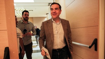 Διπλωματικά επικίνδυνος: ο Τσίπρας ξανά σε ρόλο «κατήγορου» με στόχο το Ισραήλ