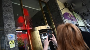 Επίθεση σε ξενοδοχείο που διοργανώνει συνέδριο για την ενίσχυση της συνεργασίας Ελλάδας - Ισραήλ (photos) Επίθεση σε ξενοδοχείο που διοργανώνει συνέδριο για την ενίσχυση της συνεργασίας Ελλάδας - Ισραήλ (photos)